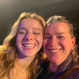 Meet your Poshers, Olivia & Phoebe
